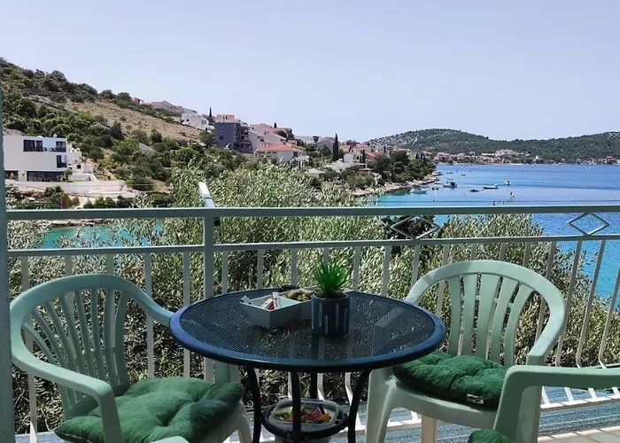 Seafront - Kalebova Luka 로고즈니차